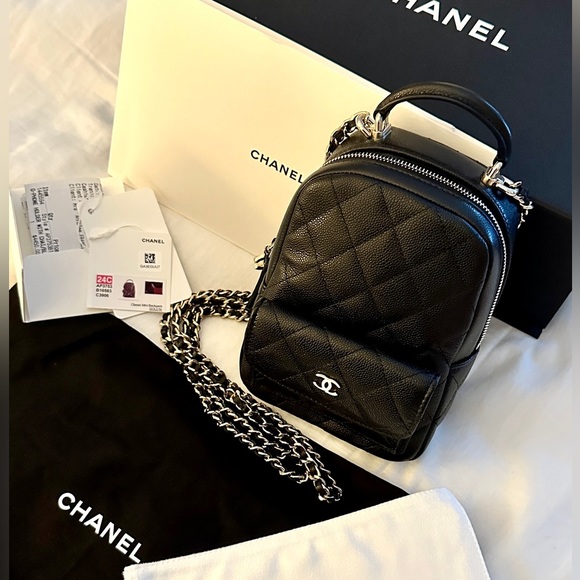 ❌SOLD ELSEWHERE❌ CHANEL NEW Mini Classic Backpack/Crossbody Black Caviar Leather - Picture 4 of 17